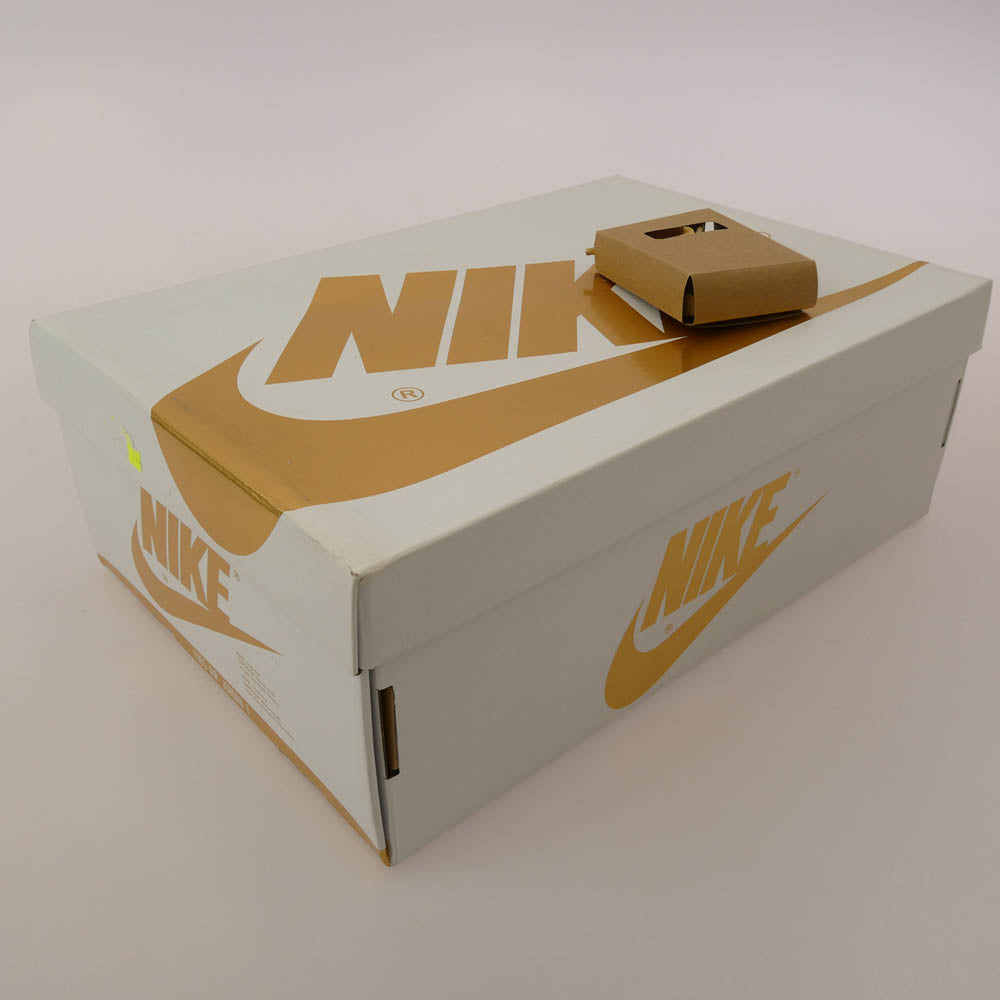 NIKE AIR JORDAN ナイキ ジョーダン FD2596-107 Women's Air Jordan 1 Retro High OG White and Gold AJ1 エアジョーダン ハイ ウィメンズ スニーカー ホワイト系 ゴールド系 23.5cm【新古品】【未使用】【中古】