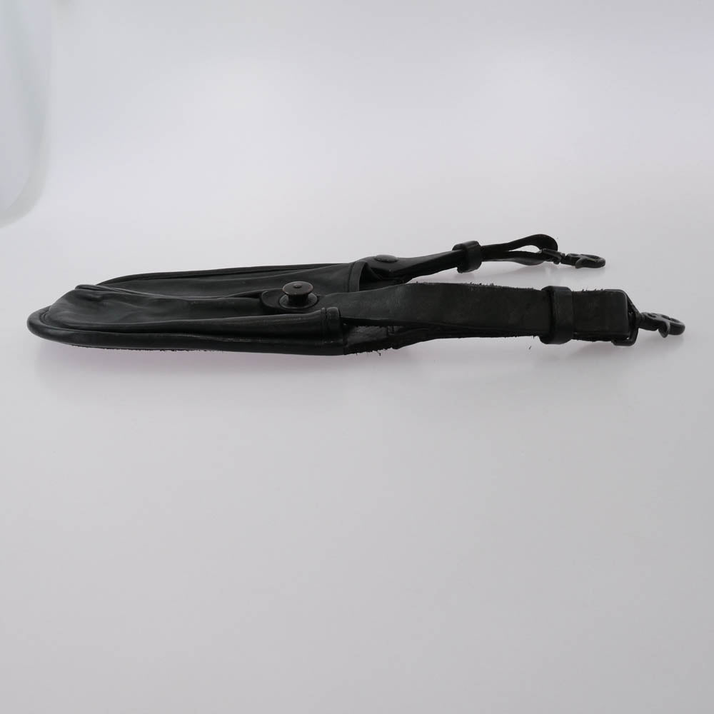 ISAMUKATAYAMA BACKLASH イサムカタヤマバックラッシュ 33695 ダブルショルダー フルタンニン製品染め ウエストホルダー 中サイズ レザー バッグ ブラック系【中古】
