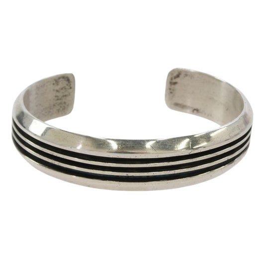 ナバホ インディアンジュエリー FRANCIS JONES フランシスジョーンズ 3ライン バングル シルバー系 表記なし【中古】