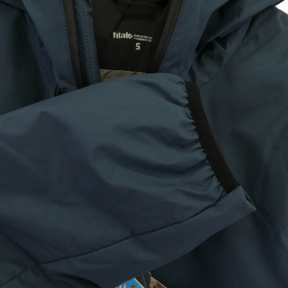 TILAK ティラック Svalbard Jacket ロゴ刺繍 フード スバルバード ジャケット ブルー ブルー系 S【極上美品】【中古】