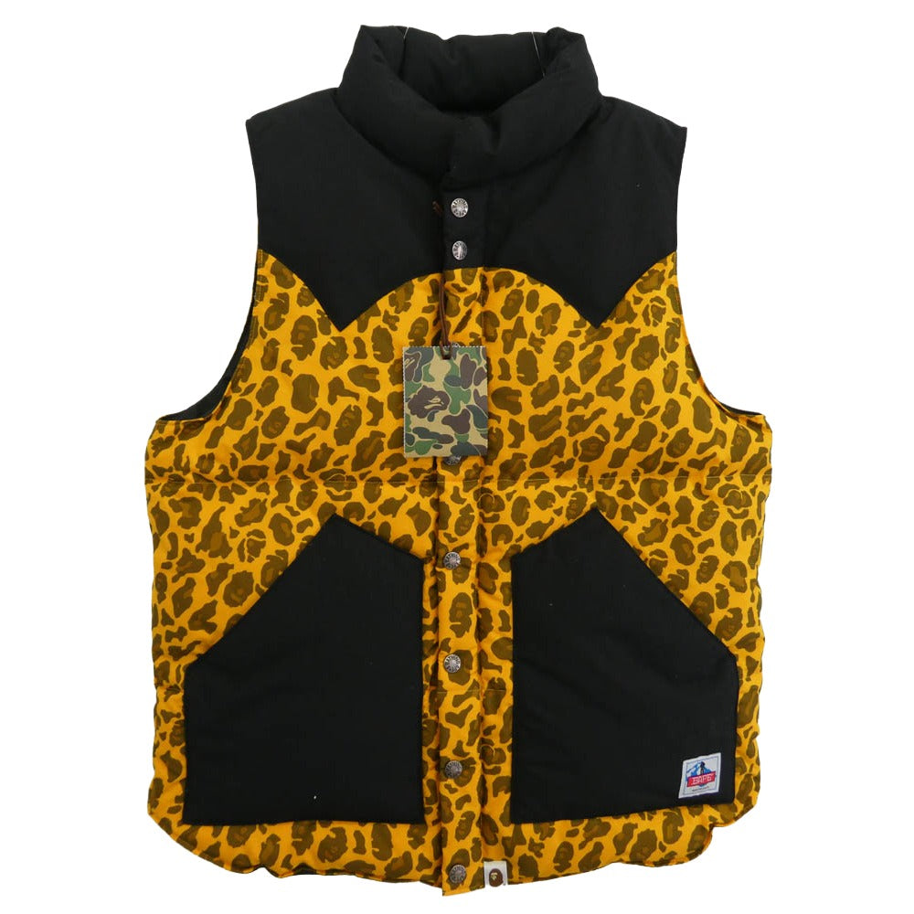 A BATHING APE アベイシングエイプ 001LJA801017X Leopard camo 総柄プリント ダウン ベスト イエロー系 ブラック系 M【新古品】【未使用】【中古】