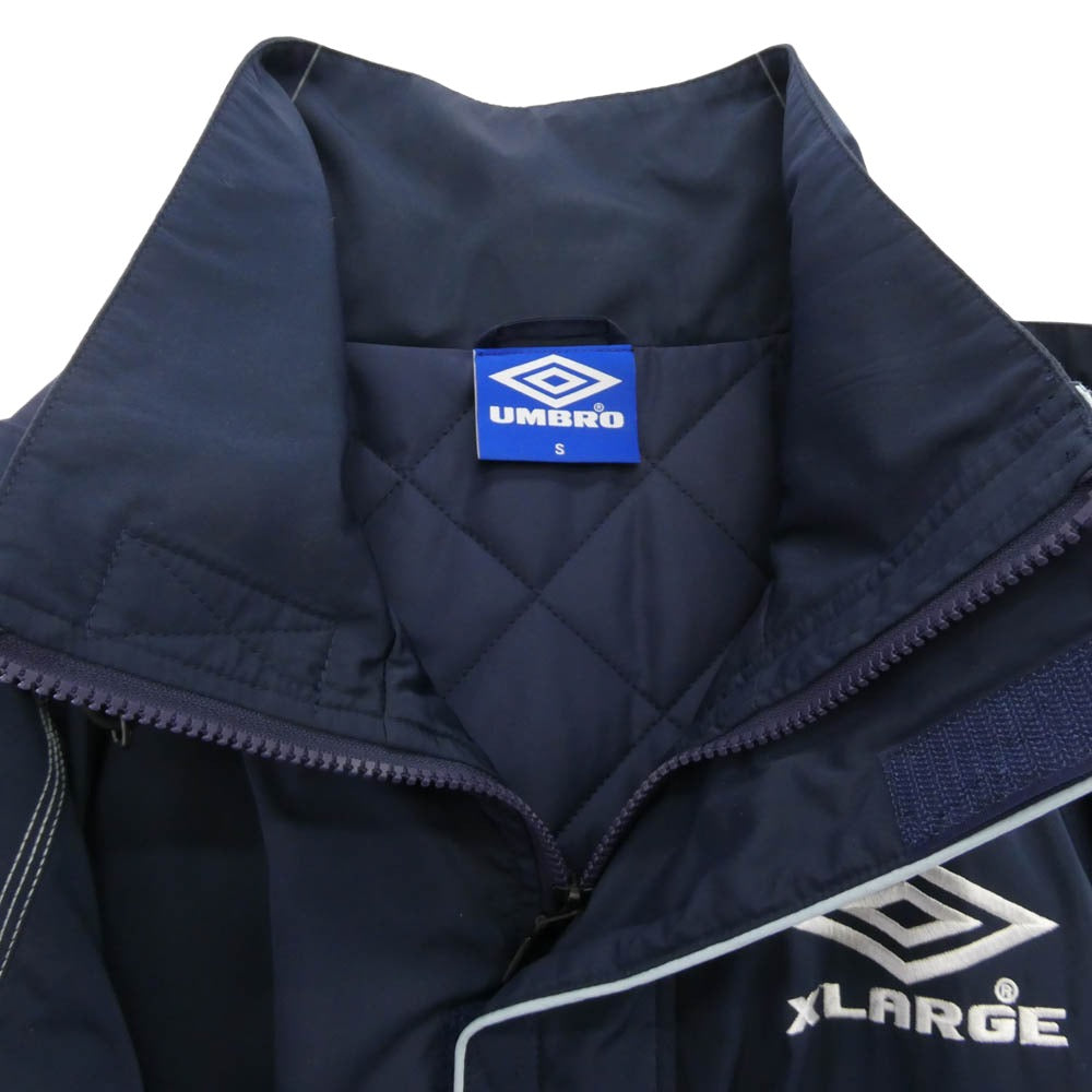 エクストララージ 23AW 101234021025 × UMBRO アンブロ ジップアップ フーディ 中綿 ジャケット ブルゾン ネイビー系 S【中古】