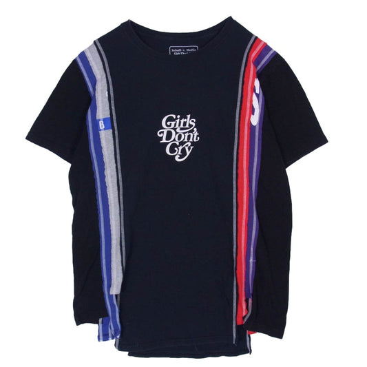 Needles ニードルス 20AW HM416 × Girls Don’t Cry ガールズドントクライ 再構築 リメイク ロゴプリント Tシャツ 半袖カットソー ダークネイビー系 L【中古】