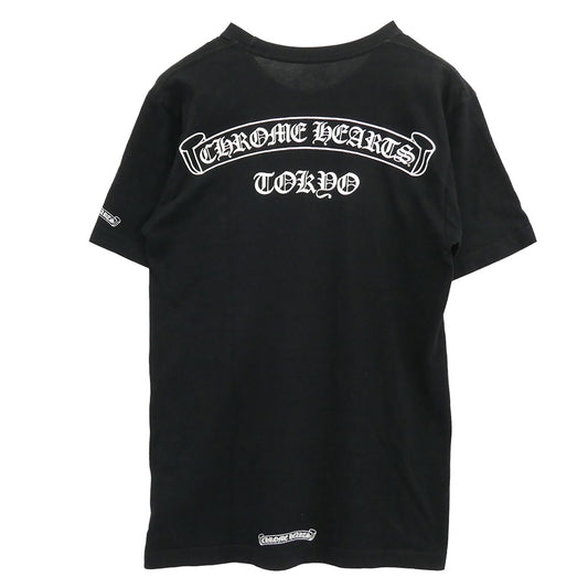 CHROME HEARTS クロムハーツ（原本無） 2212-304-0598 東京限定 スクロール ロゴ バックプリント 胸ポケット Tシャツ 半袖カットソー ブラック系 M【中古】