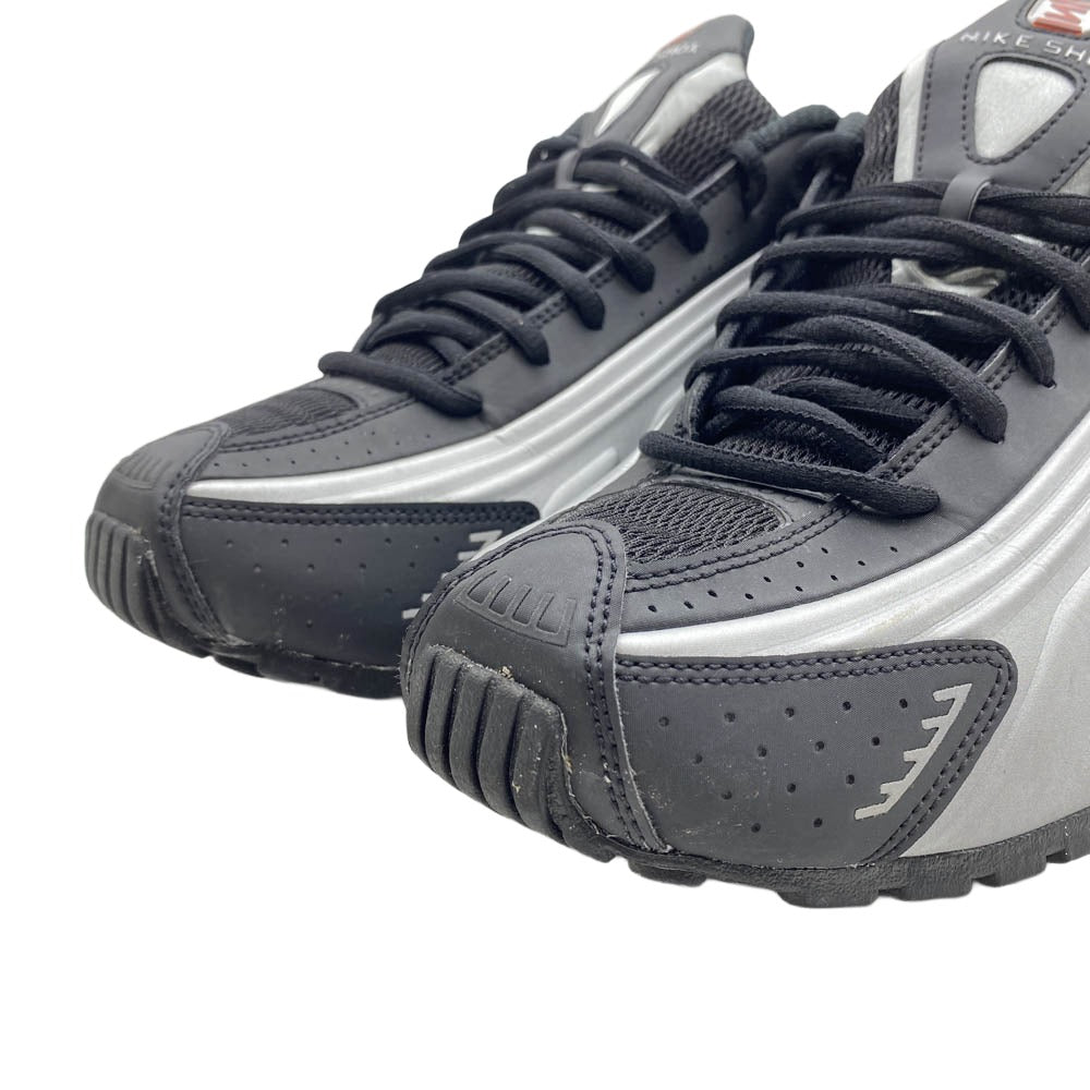 NIKE ナイキ HQ1988-002 Shox R4 Metallic Silver Red ショックス R4 ローカットスニーカー シルバー系 ブラック系 27.5cm【中古】