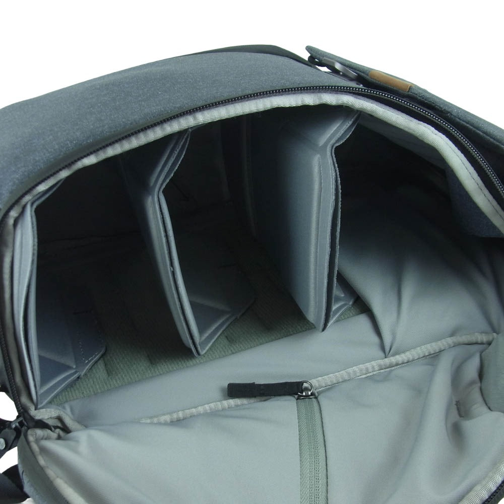 ピークデザイン エブリデイバックパック 20L リュック バッグ グレー系 ブラック系【中古】