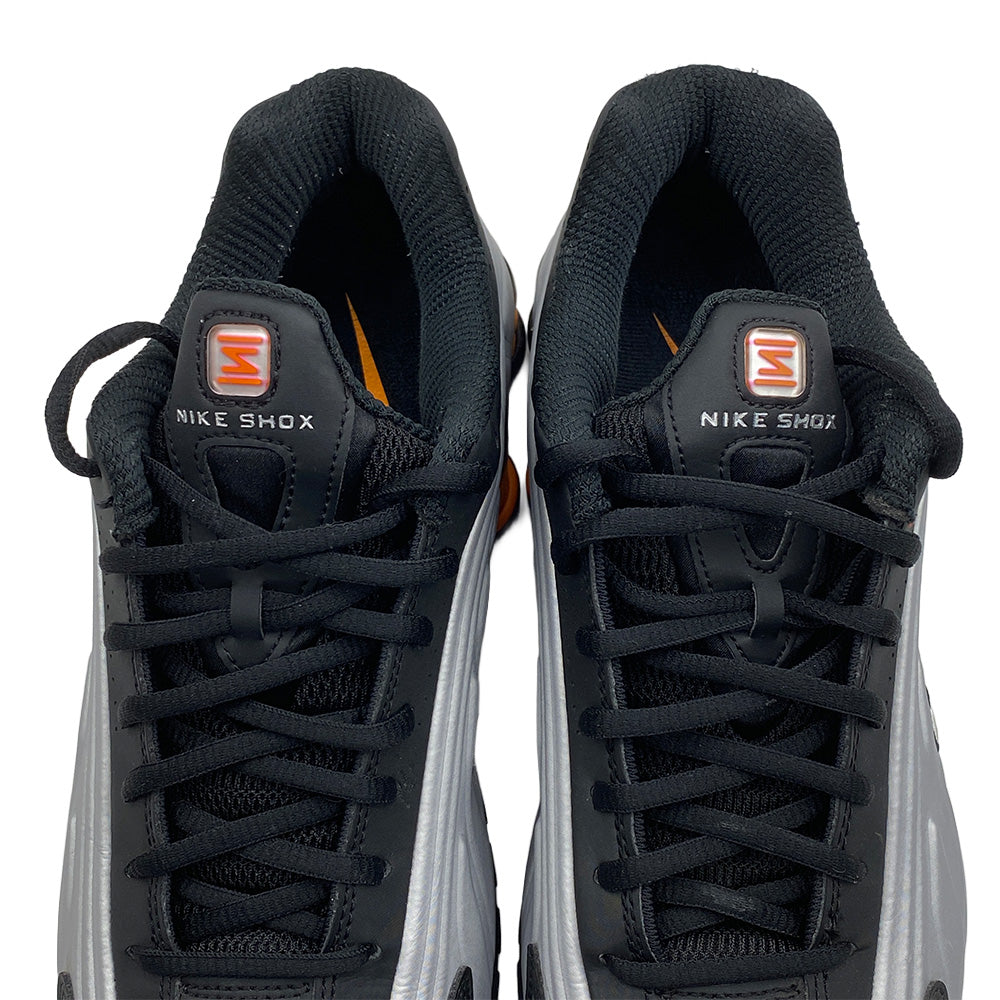 NIKE ナイキ HQ1988-003 Shox R4 Black Bright Mandarin ショックス ブラック ブライト マンダリン ローカット スニーカー シルバー系 ブラック系 オレンジ系 26cm【中古】