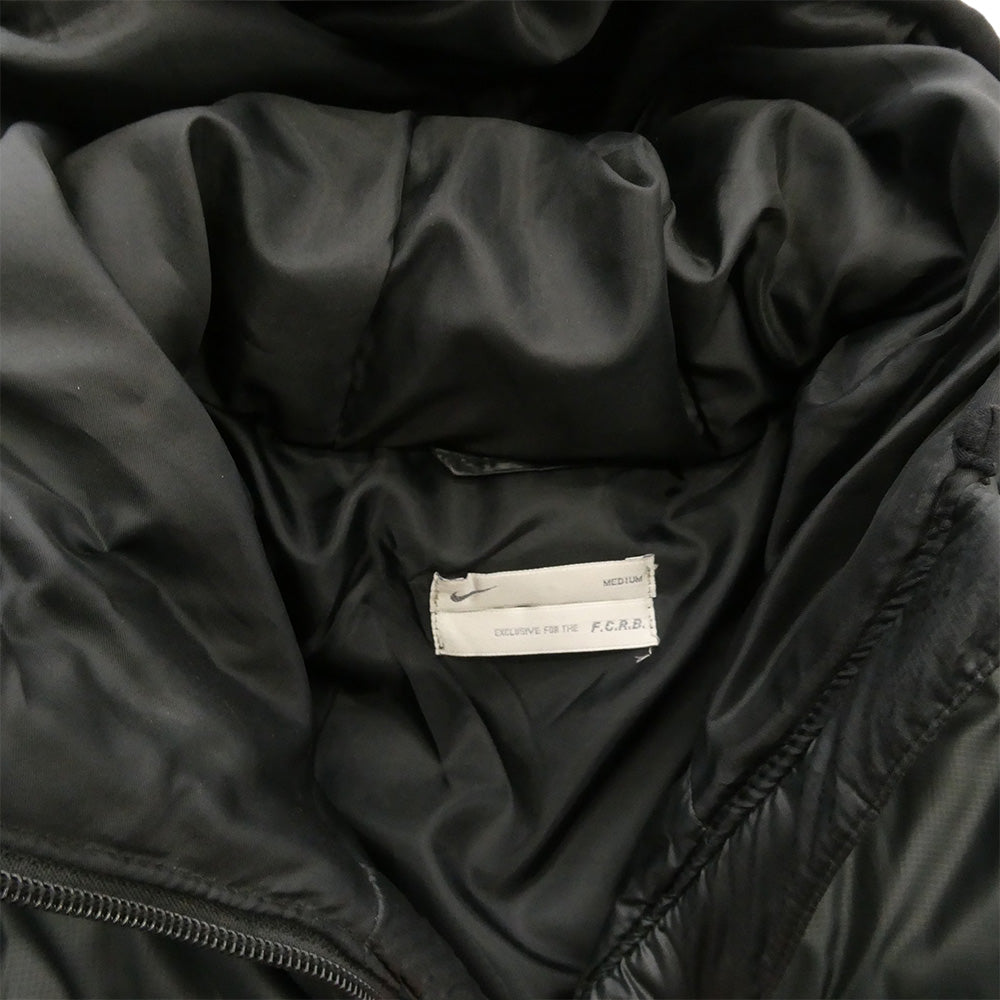 F.C.R.B. エフシーアールビー 335113 ロゴプリント 中綿 フーディー ジャケット ダークグレー系 M【中古】