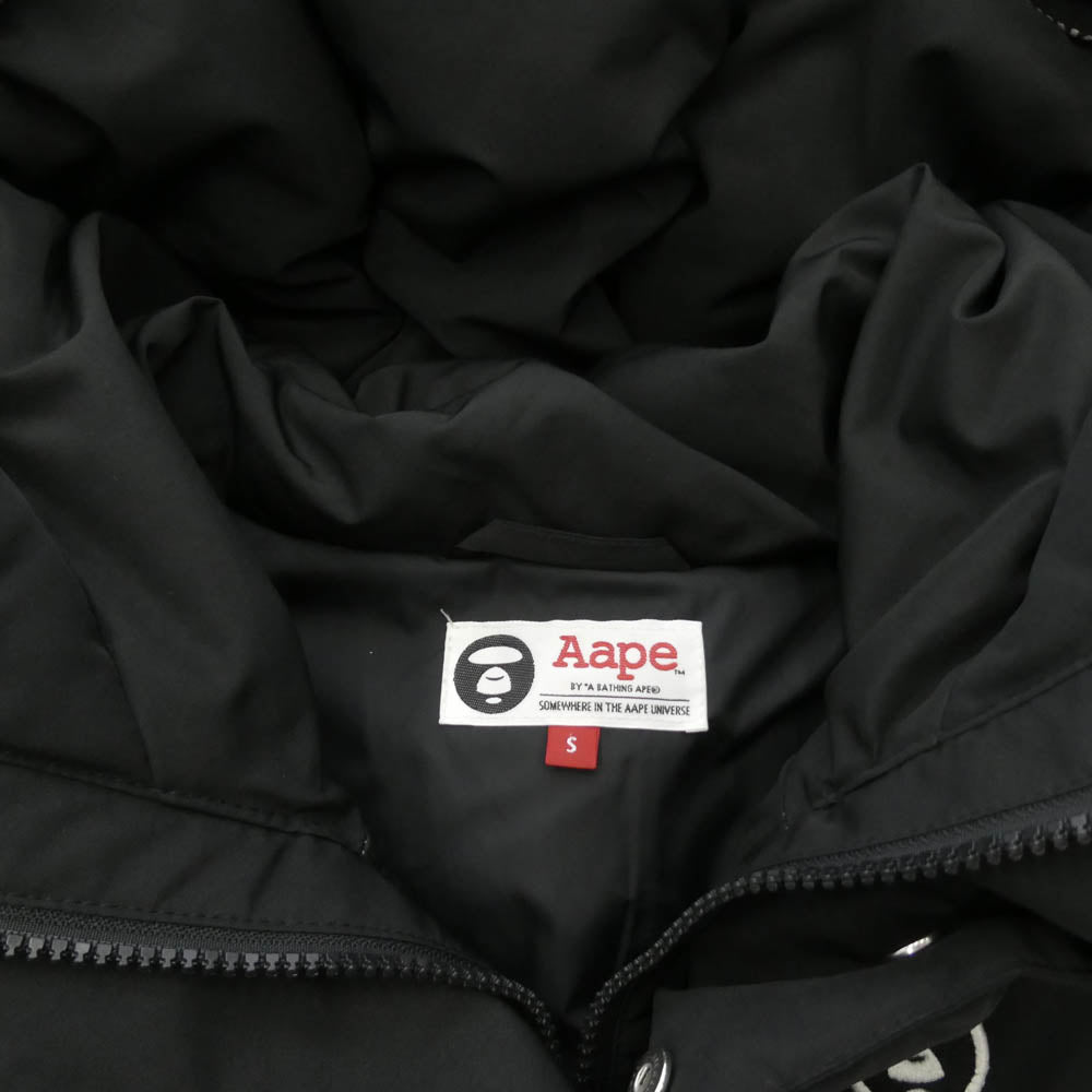 A BATHING APE アベイシングエイプ AAPDNM7071XX5 【フェイクバスターズ鑑定済】AAPE APUNVS カモフラ ワッペン フーディー ドローコード付き ダウン ジャケット ホワイト系 ブラック系 S【中古】
