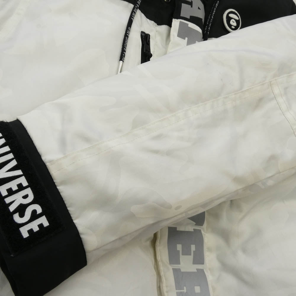 A BATHING APE アベイシングエイプ AAPDNM7071XX5 【フェイクバスターズ鑑定済】AAPE APUNVS カモフラ ワッペン フーディー ドローコード付き ダウン ジャケット ホワイト系 ブラック系 S【中古】