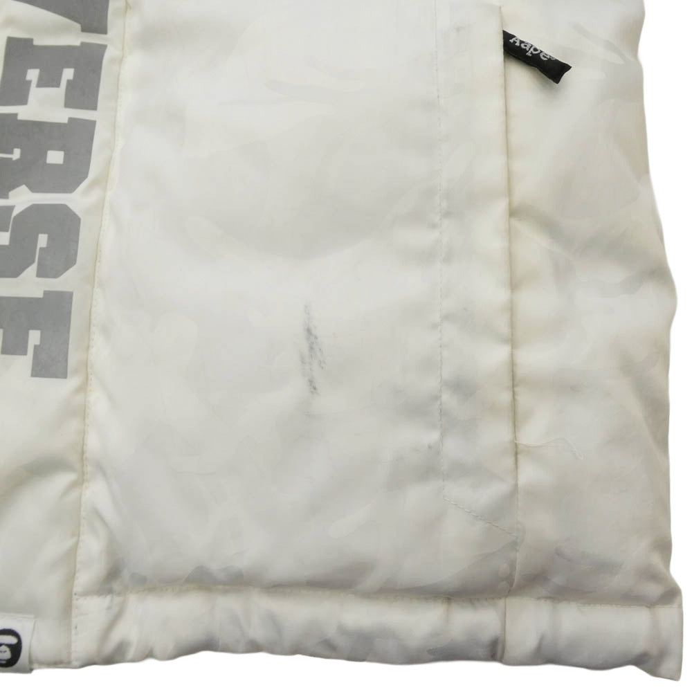 A BATHING APE アベイシングエイプ AAPDNM7071XX5 【フェイクバスターズ鑑定済】AAPE APUNVS カモフラ ワッペン フーディー ドローコード付き ダウン ジャケット ホワイト系 ブラック系 S【中古】
