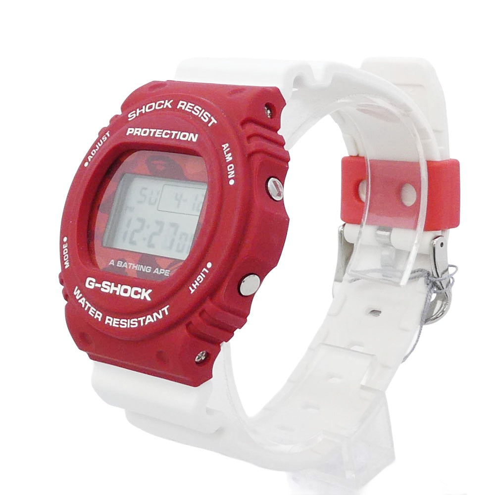 A BATHING APE アベイシングエイプ DW-5750E × CASIO G-SHOCK カシオ ジーショック 丸型 カラーカモ レッドカモ ウオッチ 腕時計 ホワイト系 レッド系【美品】【中古】