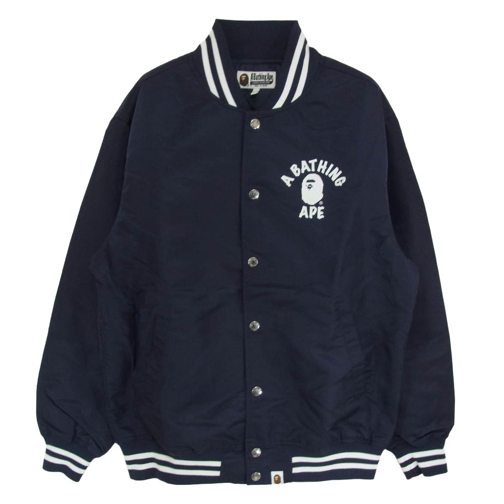 A BATHING APE アベイシングエイプ 001GDM201001H カレッジ ロゴ プリント ナイロン ブルゾン スタジャン ネイビー系 S【新古品】【未使用】【中古】