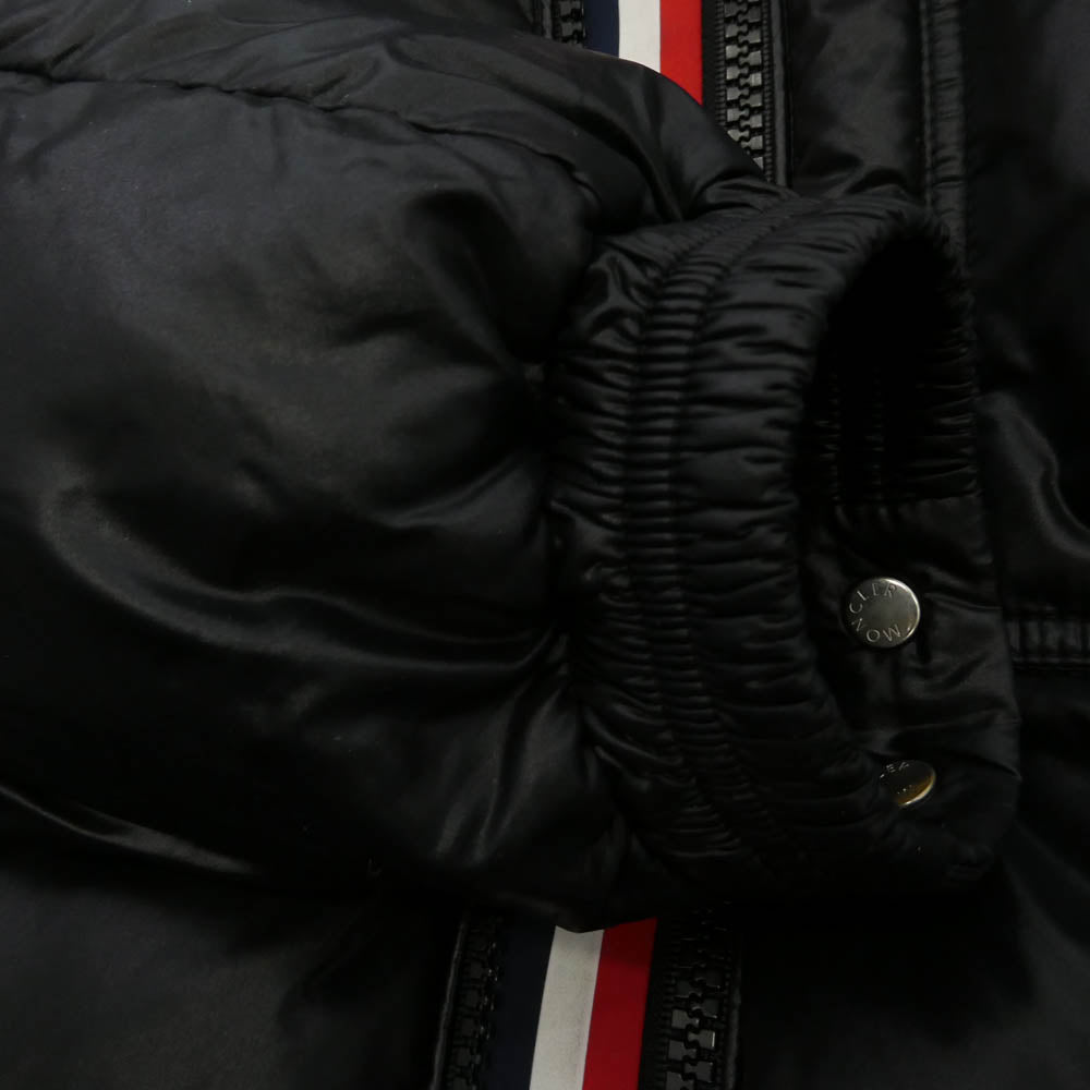 MONCLER モンクレール 24AW J20911A51X00 68950 MONTBELIARD モンベリアル ワッペン付 トリコロールライン フーデッド ダウンジャケット ブラック系 4【中古】