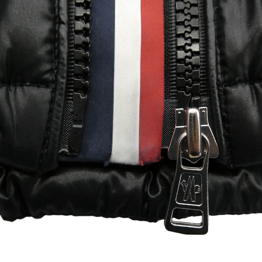 MONCLER モンクレール 24AW J20911A51X00 68950 MONTBELIARD モンベリアル ワッペン付 トリコロールライン フーデッド ダウンジャケット ブラック系 4【中古】