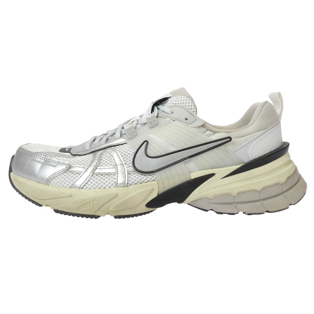 NIKE ナイキ FD0736-100 V2K Run Summit White and Metallic Silver V2K ラン サミットホワイト アンド メタリックシルバー スニーカー ホワイト系 30cm【中古】