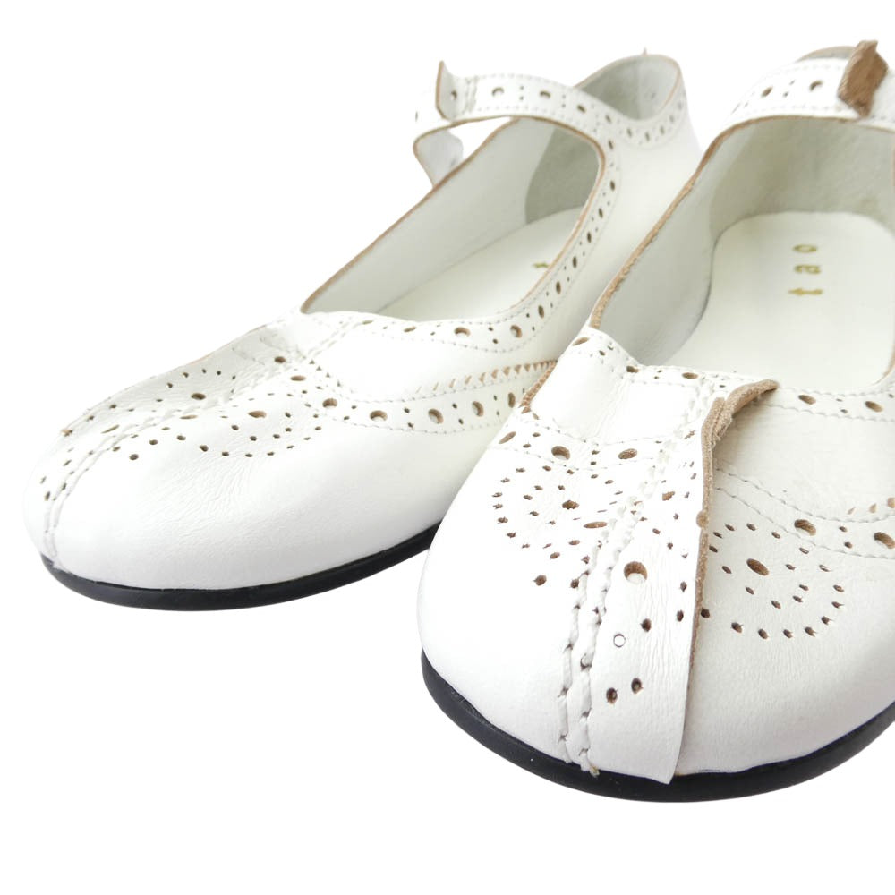 tao COMME des GARCONS タオ コムデギャルソン 25AW TZ-K108-001 ウィングチップ ストラップ フラットシューズ レザー パンプス ホワイト系 24.5cm【美品】【中古】
