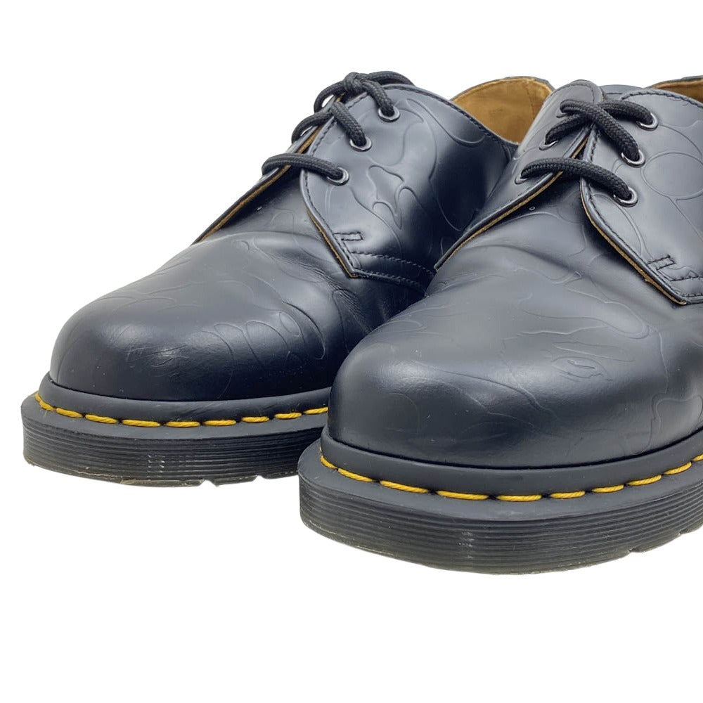 A BATHING APE アベイシングエイプ Dr.Martens ドクターマーチン 1461 BAPE x Dr. Martens Emboss 3EYE SHOE ドクターマーチン エンボス 猿カモ 猿迷彩 イエローウェルトステッチ 3 ホール シューズ ブラック系 US9【中古】