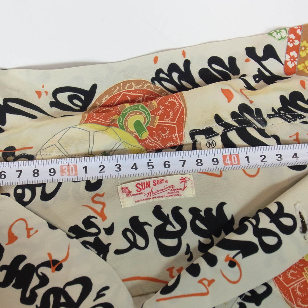 SUN SURF サンサーフ SS33332 ORIENTAL SCRIPTURES 写経瓦版 和柄 半袖 アロハシャツ ベージュ系 M【中古】