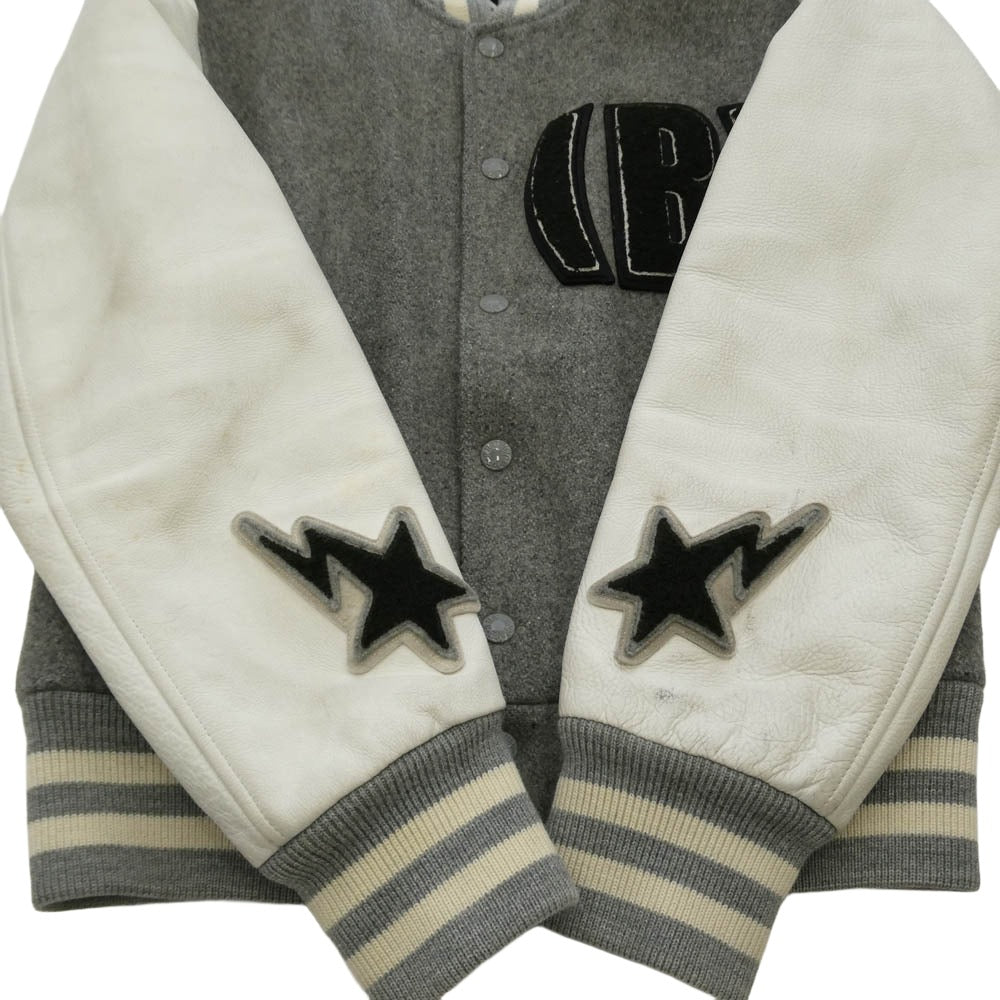 A BATHING APE アベイシングエイプ Cowhide Varsity jacket 牛革 袖 レザー BAPSTA B ワッペン スタジャン バーシティジャケット グレー グレー系 XS【中古】