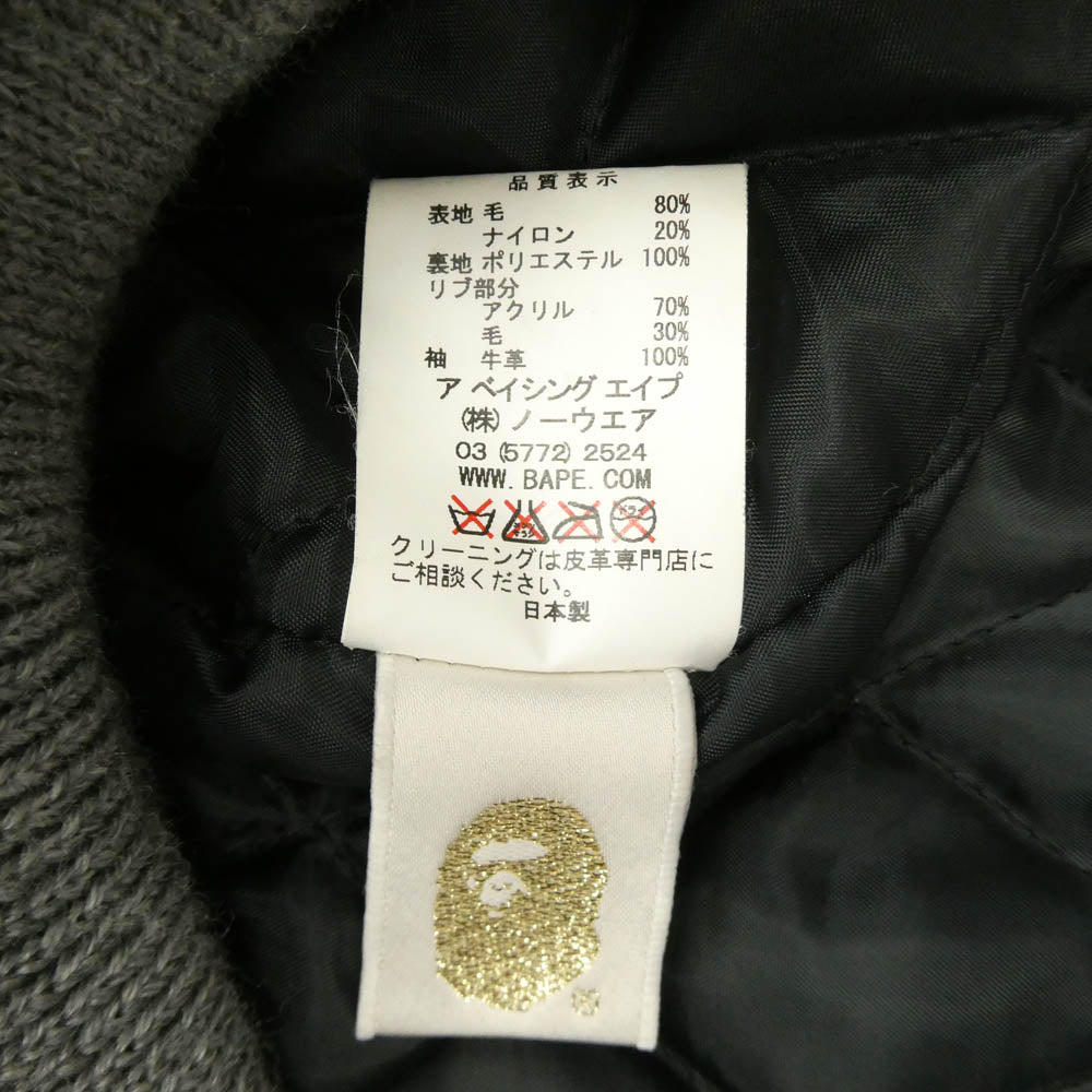 A BATHING APE アベイシングエイプ STUSSY ステューシー 11SS × STUSSY 30周年記念 モデル Varsity jacket ステューシー 袖 レザー サルフェイス SSリンクロゴ ワッペン スタジャン バーシティジャケット グレー系 M【中古】