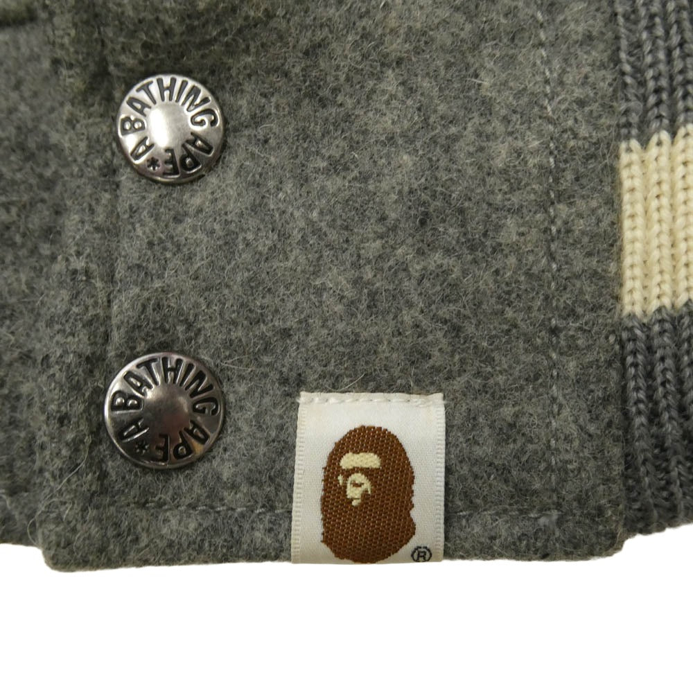 A BATHING APE アベイシングエイプ STUSSY ステューシー 11SS × STUSSY 30周年記念 モデル Varsity jacket ステューシー 袖 レザー サルフェイス SSリンクロゴ ワッペン スタジャン バーシティジャケット グレー系 M【中古】