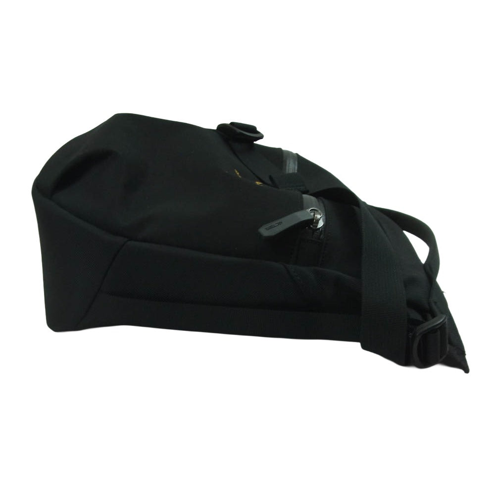 ARC'TERYX アークテリクス 24019 ARRO 8 SHOULDER BAG アロー8 ショルダー バッグ ベトナム製 ブラック系【中古】