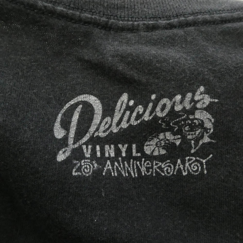 STUSSY ステューシー × Delicious Vinyl デリシャス・ヴァイナル 25周年記念 SITTIN' on CHROME 半袖 Tシャツ ブラック系 M【中古】