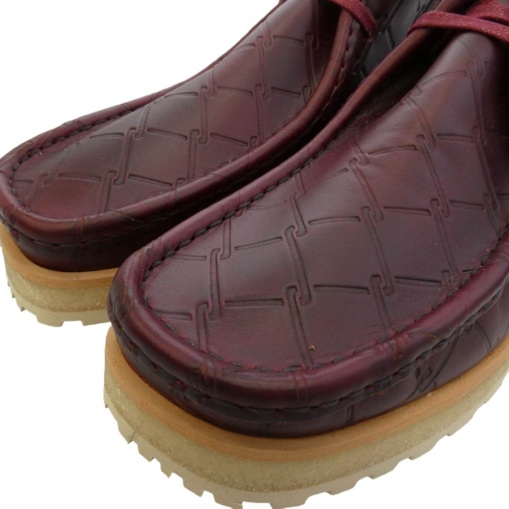 Clarks クラークス 26186060 × STARCOW Wallabee Scout Burgundy スターコウ ワラビー スカウト バーガンディ 型押しレザー ミドルカット ブーツ ワインレッド系 US9 1/2【新古品】【未使用】【中古】