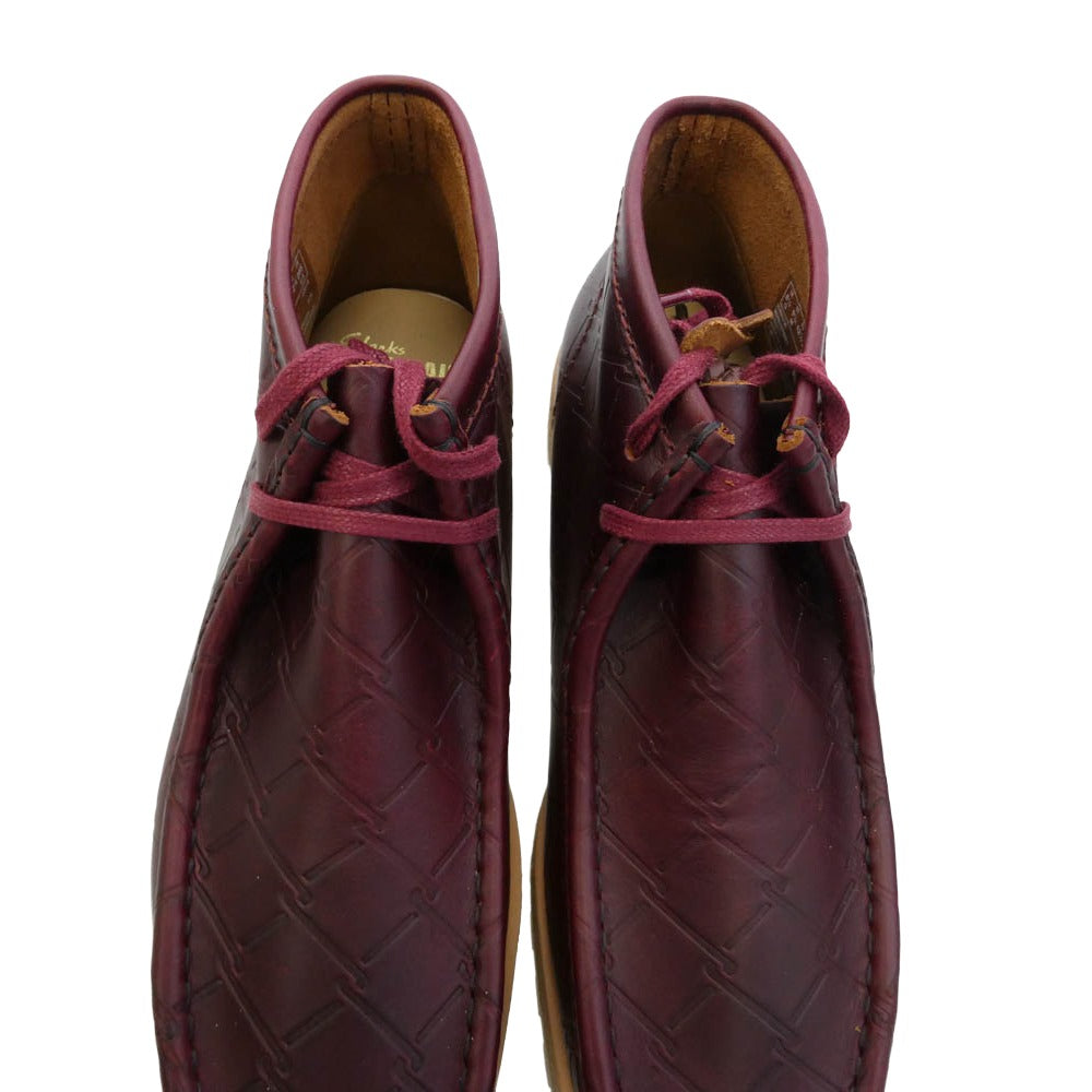 Clarks クラークス 26186060 × STARCOW Wallabee Scout Burgundy スターコウ ワラビー スカウト バーガンディ 型押しレザー ミドルカット ブーツ ワインレッド系 US9 1/2【新古品】【未使用】【中古】