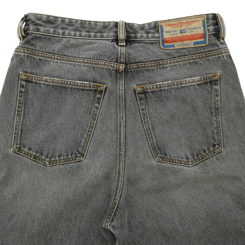 DIESEL ディーゼル A06925007F6 Relaxed Jeans ローウエスト 1996 D-Sire ワイド ストレート ジーンズ ダメージ加工 バギーデニムパンツ グレー系【中古】