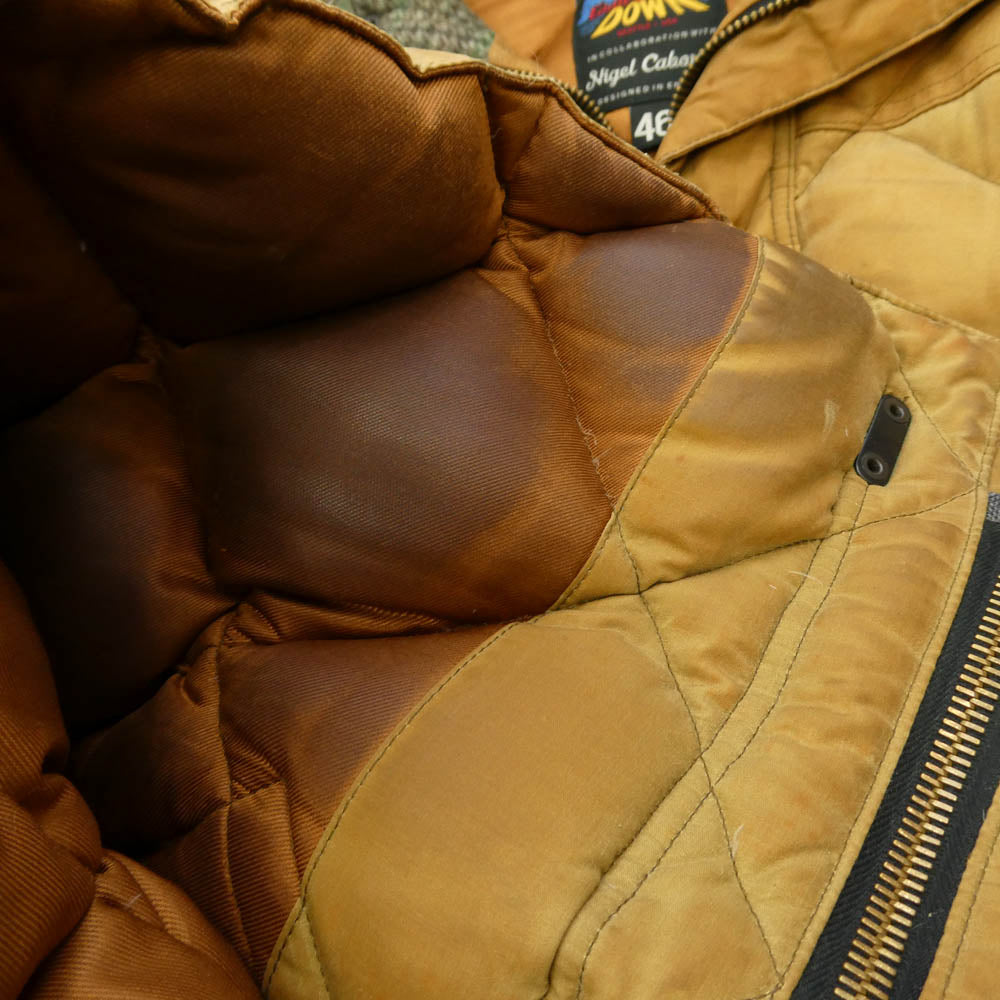 Nigel Cabourn ナイジェルケーボン 8021230050 × Eddie Bauer エディーバウアー GEDDES PARKER ドライワックスコーティング フード付き コヨーテ ファー付き ダウンジャケット 46 ライトブラウン系 46【中古】