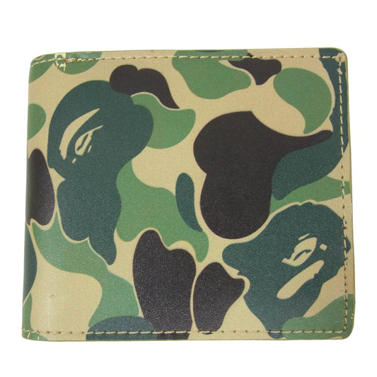 A BATHING APE アベイシングエイプ ABC CAMO WALLET カモ柄 迷彩 2つ折り財布 ウォレット カーキ系【中古】