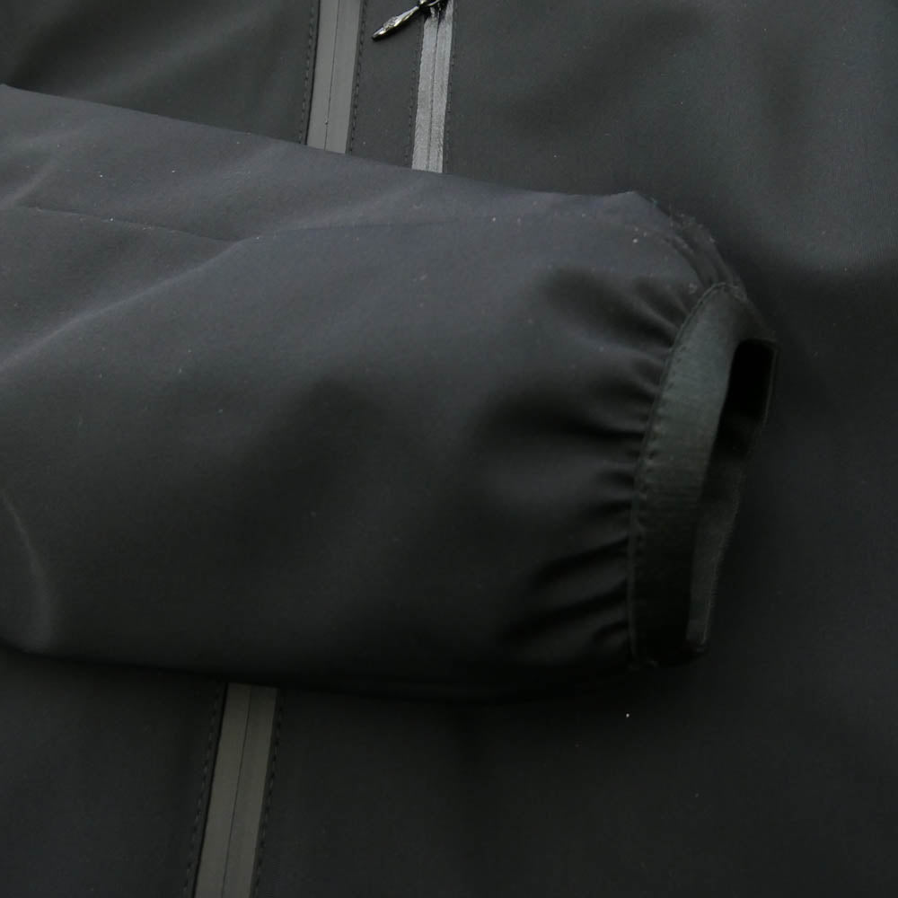 MONCLER モンクレール G20931A00026 539DK ISOETE フード付き 短丈 ダウンジャケット ブラック系 00【中古】
