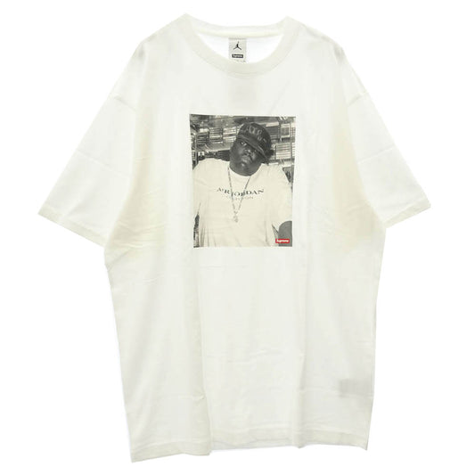 Supreme シュプリーム NIKE AIR JORDAN ナイキ ジョーダン 24AW HJ8385-010 x Jordan ジョーダン Biggie S/S Top The Notorious B.I.G ビギー プリント 半袖 Tシャツ ホワイト系 XL【新古品】【未使用】【中古】