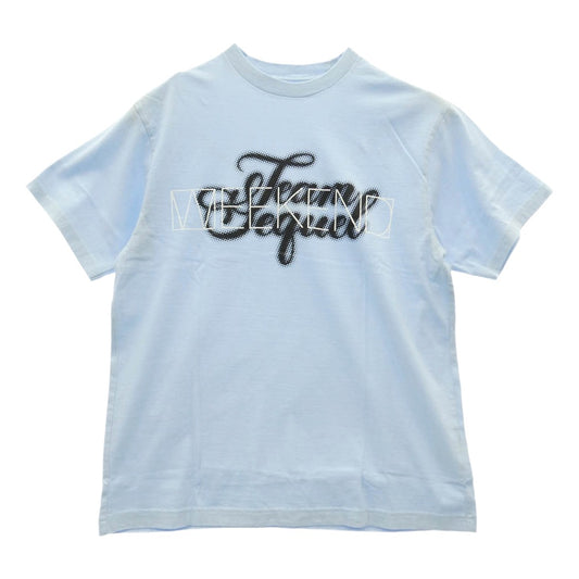 SEQUEL シークエル 25SS SQ-25SS-ST-08 WEEKEND T-SHIRT ロゴ プリント 半袖 Tシャツ ライトブルー系 M【新古品】【未使用】【中古】