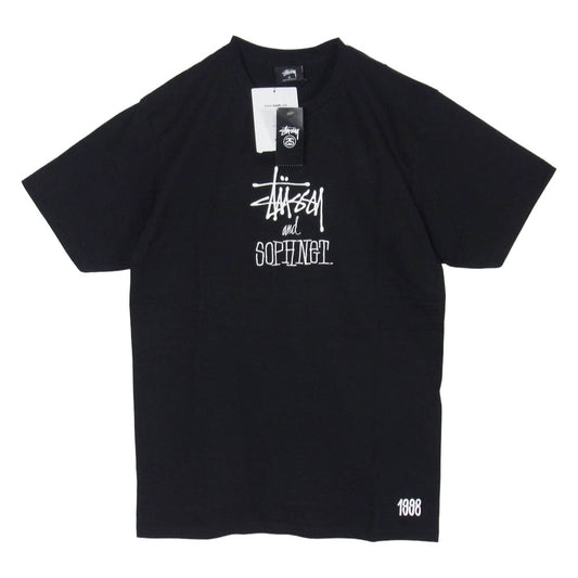 STUSSY ステューシー SOPHNET. ソフネット 3902839 x sophnet 35周年記念コラボ Embroidery Tee フロント ロゴ 刺繍 Ｔシャツ ソフネット 半袖カットソー ブラック系 M【新古品】【未使用】【中古】
