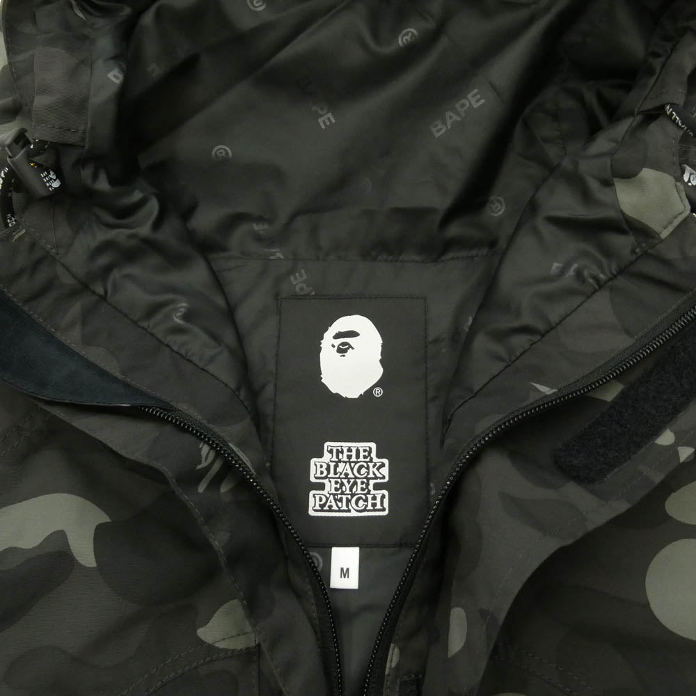 A BATHING APE アベイシングエイプ X BLACK EYE PATCH COLOR CAMO SNOWBOARD JACKET ブラックアイパッチ カモ柄 スノーボードジャケット マウンテン ジャケット ダークグレー系 M【中古】