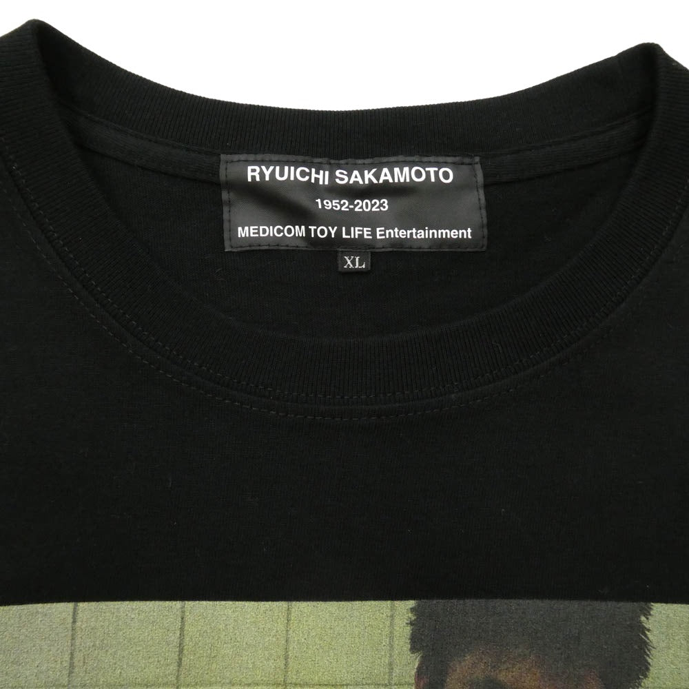 MEDICOM TOY メディコムトイ MLE 坂本龍一 千のナイフ TEE 半袖 プリント Tシャツ ブラック系 XL【美品】【中古】
