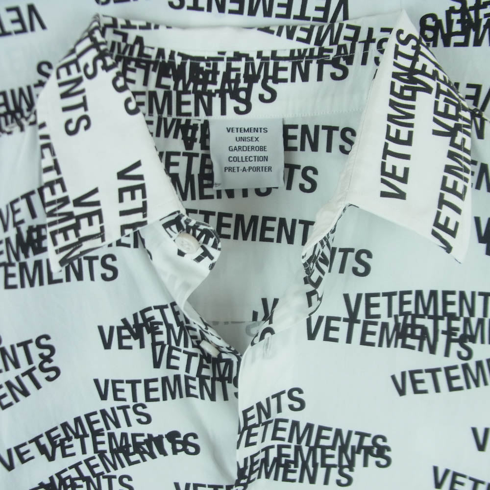 VETEMENTS ヴェトモン 22SS UE63SH161W スタンプロゴ 総柄 長袖 オーバーサイズ シャツ ホワイト系 ブラック系 S【中古】
