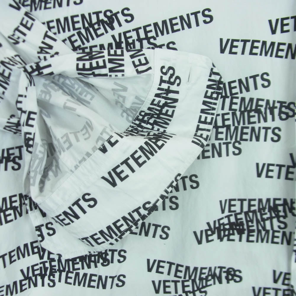 VETEMENTS ヴェトモン 22SS UE63SH161W スタンプロゴ 総柄 長袖 オーバーサイズ シャツ ホワイト系 ブラック系 S【中古】