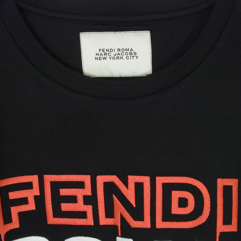 FENDI フェンディ MARC JACOBS マークジェイコブス FY0936 ANG6 x MARC JACOBS マークジェイコブス ROMA ローマ エンブロイダリー クルーネック 半袖 Tシャツ ブラック系 XL【中古】