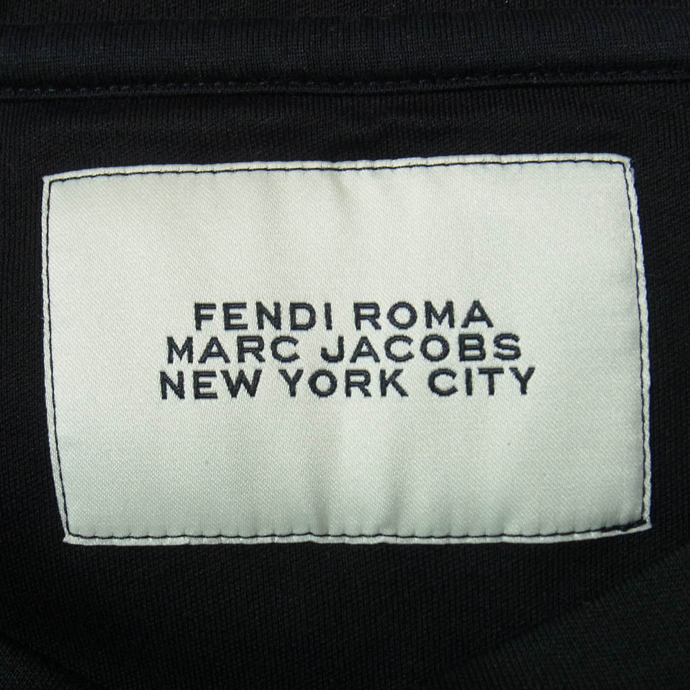 FENDI フェンディ MARC JACOBS マークジェイコブス FY0936 ANG6 x MARC JACOBS マークジェイコブス ROMA ローマ エンブロイダリー クルーネック 半袖 Tシャツ ブラック系 XL【中古】
