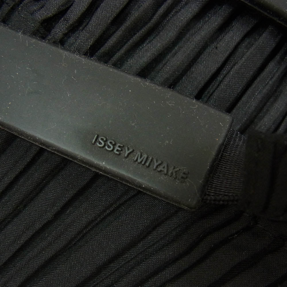 ISSEY MIYAKE イッセイミヤケ IM14AG080 プリーツ加工 ハンドバッグ ブラック系【中古】