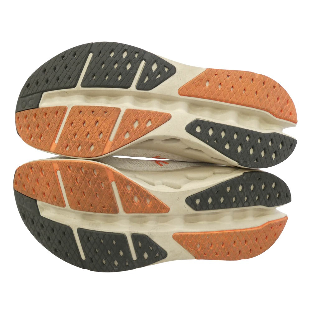 ON オン 3MF30433297 Cloudsurfer Max Ivory Salmon クラウドサーファー マックス アイボリーサーモン ランニングシューズ ローカットスニーカー オフホワイト系 27.5cm【中古】