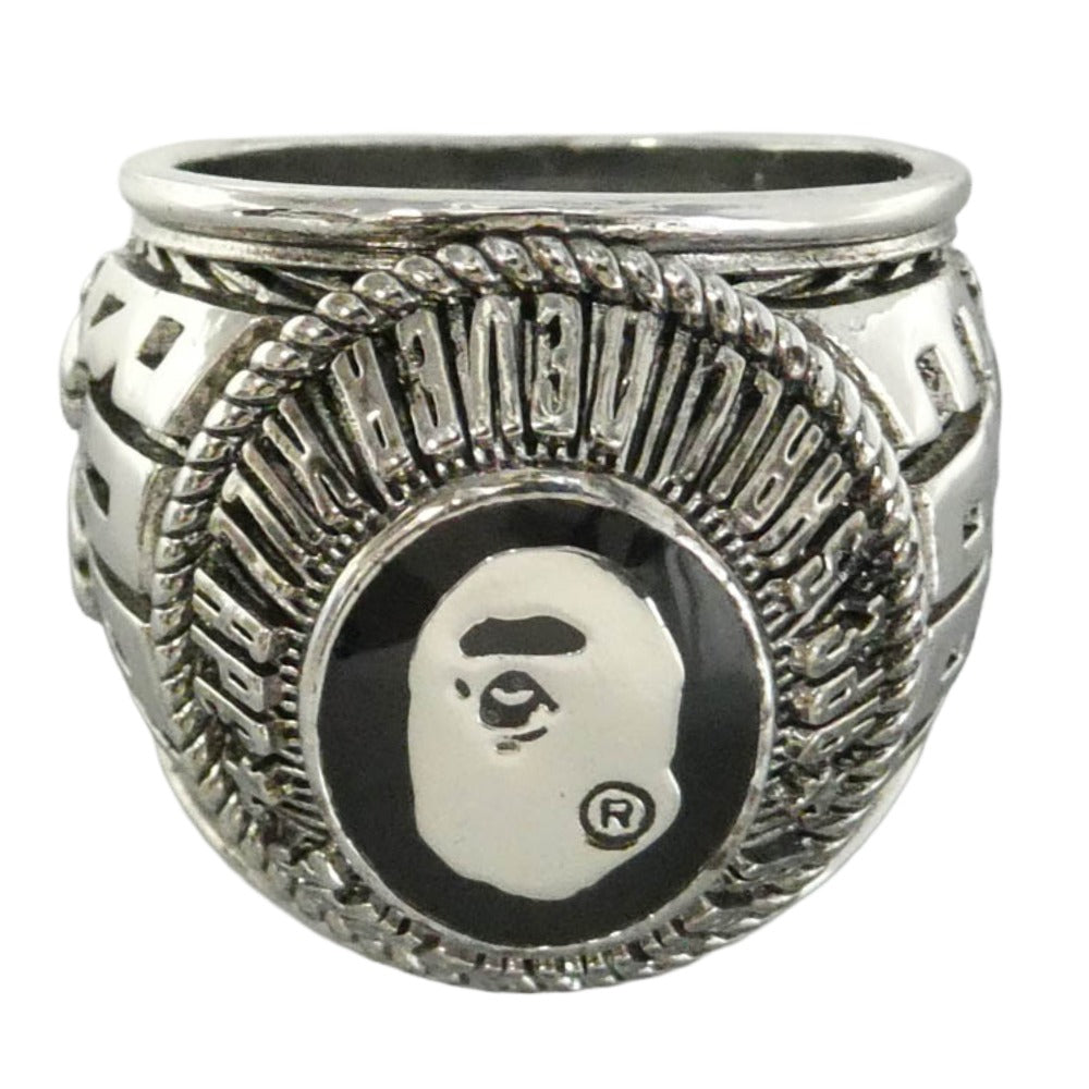 A BATHING APE アベイシングエイプ 1J80-182-007 BAPE COLLEGE RING APE SHALL KILL NEVER APE APE HEAD サークル 猿フェイス カレッジ リング 真鍮 ポリレジン指輪 シルバー系 約21.5号【中古】