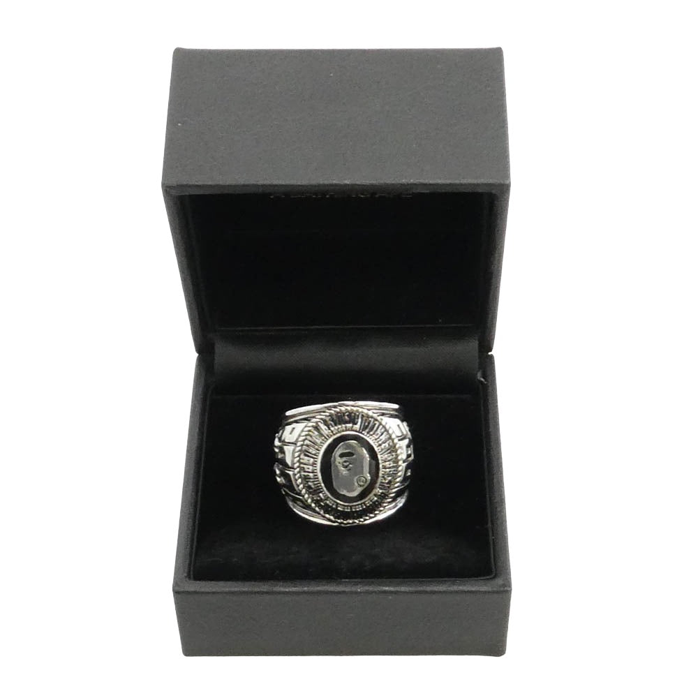 A BATHING APE アベイシングエイプ 1J80-182-007 BAPE COLLEGE RING APE SHALL KILL NEVER APE APE HEAD サークル 猿フェイス カレッジ リング 真鍮 ポリレジン指輪 シルバー系 約21.5号【中古】