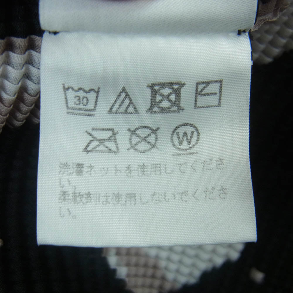 me ISSEY MIYAKE ミー イッセイミヤケ mi01fk765 総柄 半袖 カットソー ブラック系 ベージュ系 アイボリー系 サイズ表記なし【中古】