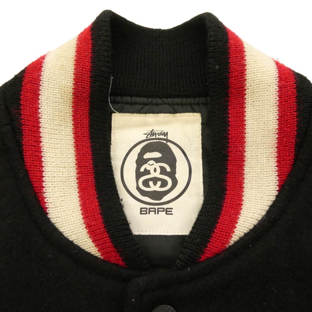 A BATHING APE アベイシングエイプ STUSSY ステューシー 001HJ0731927X × STUSSY VARSITY JACKET ステューシー バック 刺繍 バーシティ ジャケット 袖 レザー ウール スタジャン ブラック系 オフホワイト系 M【中古】