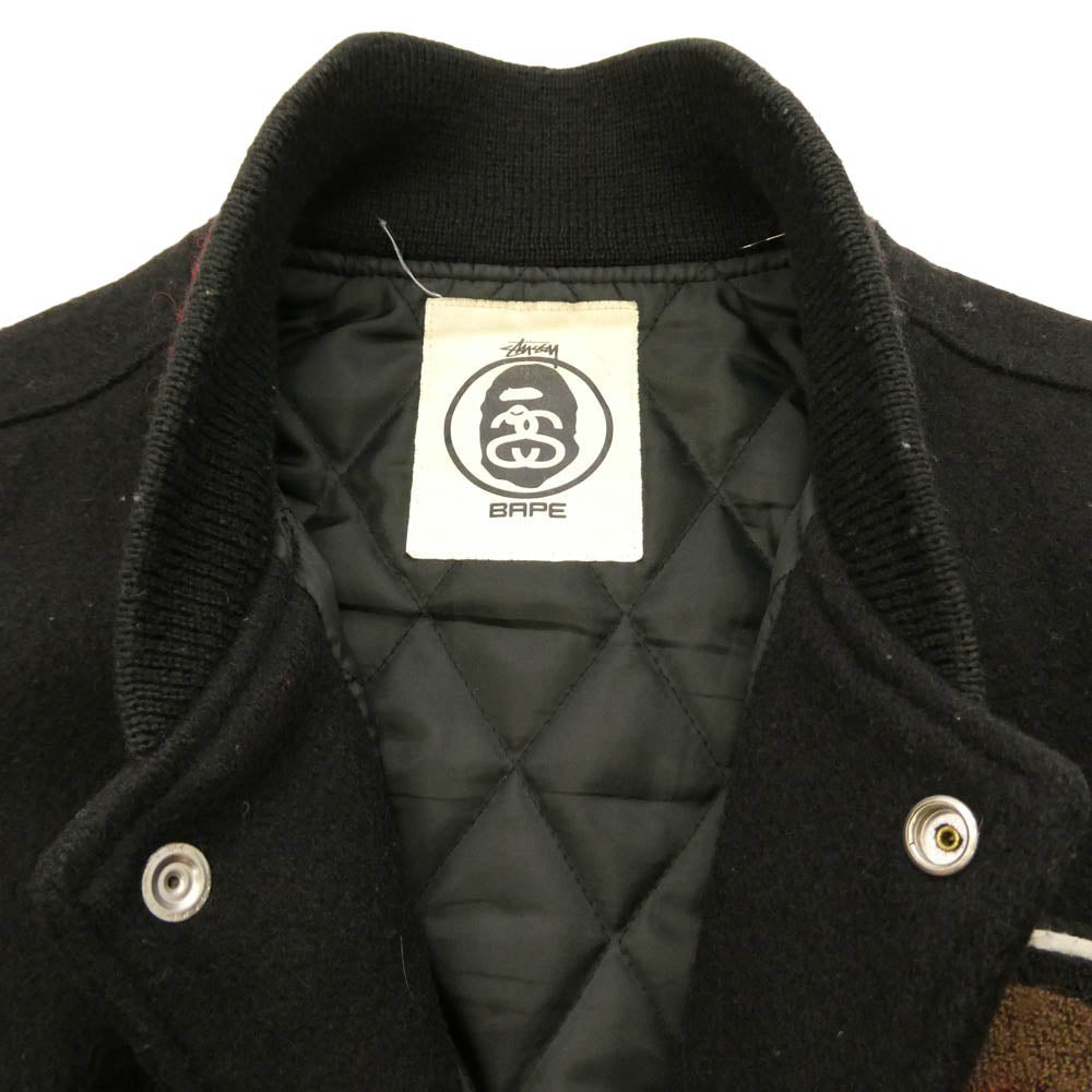 A BATHING APE アベイシングエイプ STUSSY ステューシー 001HJ0731927X × STUSSY VARSITY JACKET ステューシー バック 刺繍 バーシティ ジャケット 袖 レザー ウール スタジャン ブラック系 オフホワイト系 M【中古】